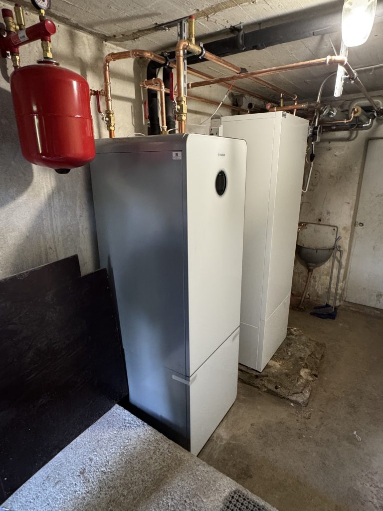 maalämpöpumppu asennettuna